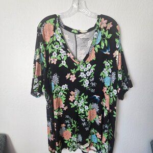 Torrid NWOT Super Soft Knit V-Neck Tunic Top Black w/Floral Size 4